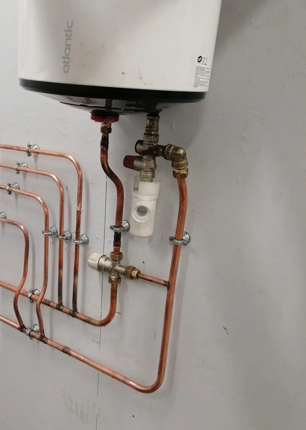 Installation de chauffe-eau et réseau cuivre par un plombier à Bordeaux