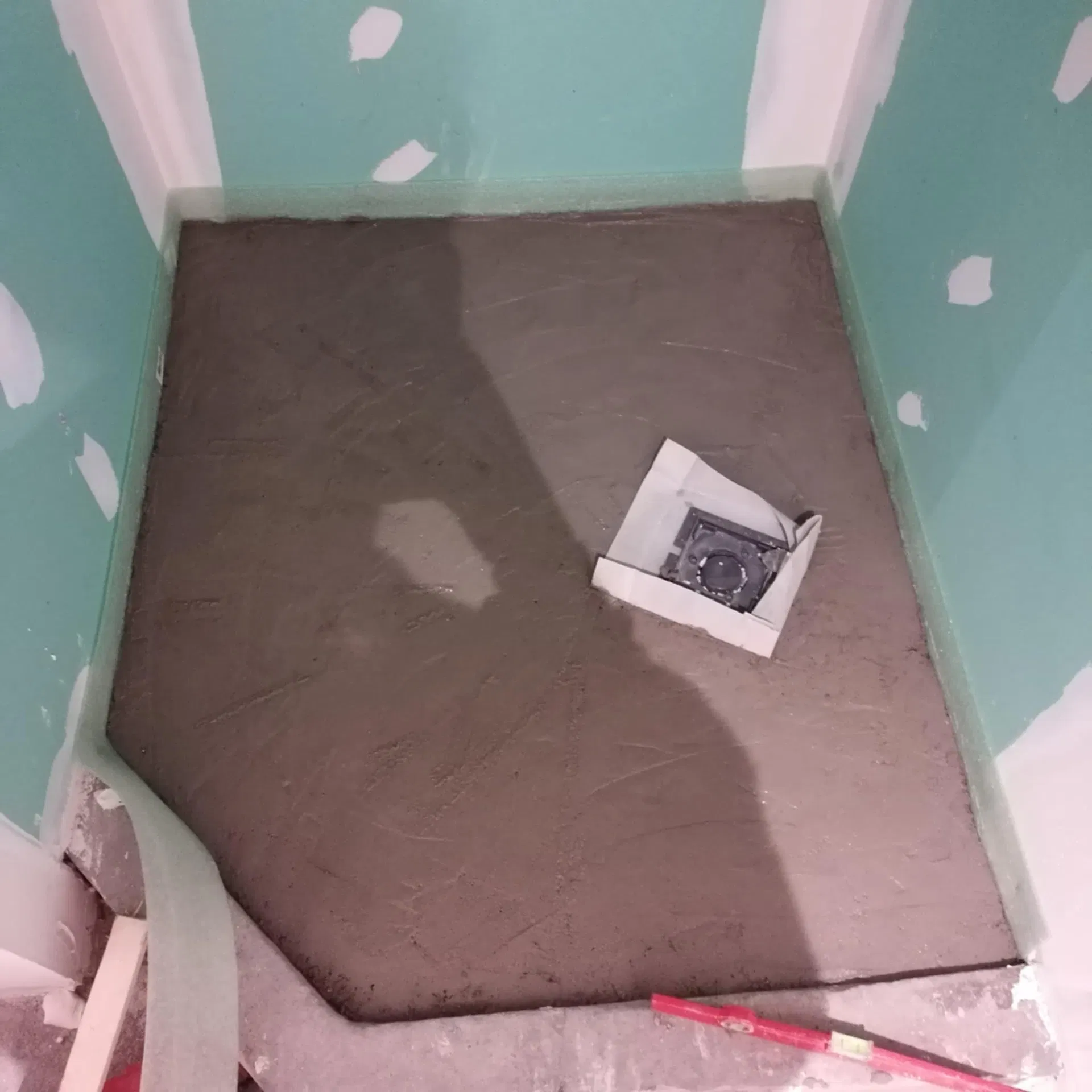 Préparation de receveur de douche à Bordeaux avant pose de carrelage